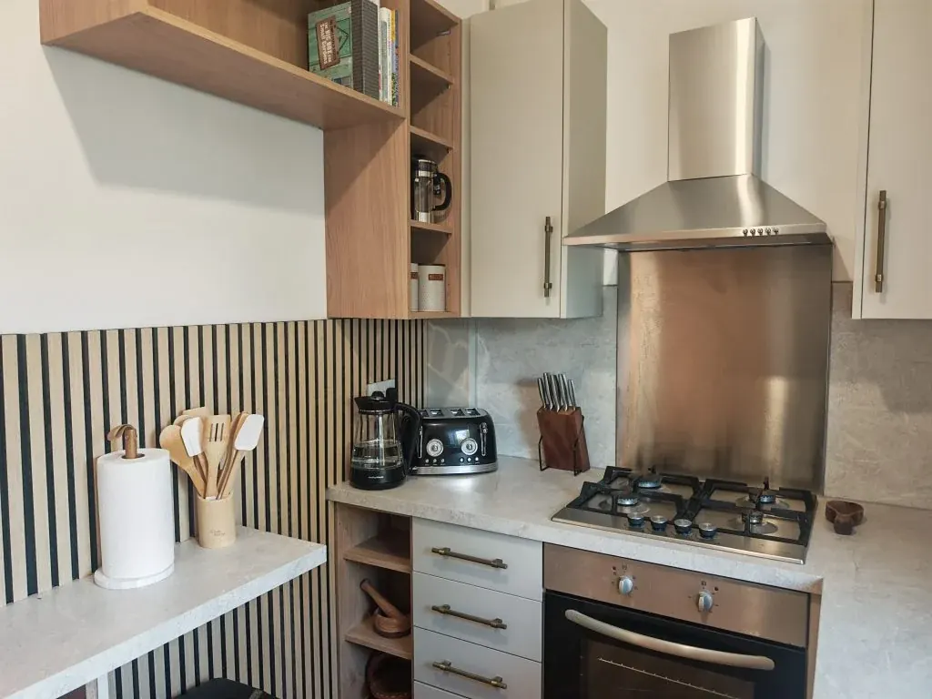 Dhuha Retreats kitchen with a gas hob, oven, extractor hood and cooking utensils