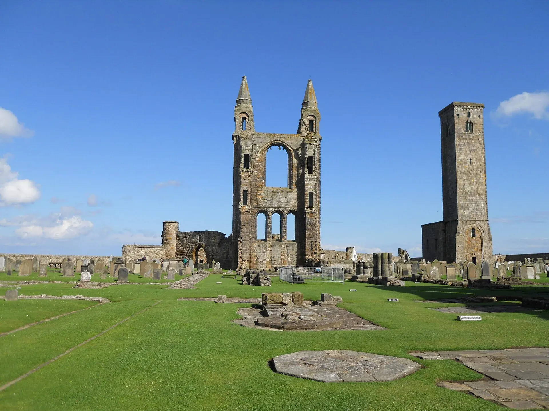 St Andrews Cathedral ruins and St Rule’s Tower above green lawns under a clear blue sky
